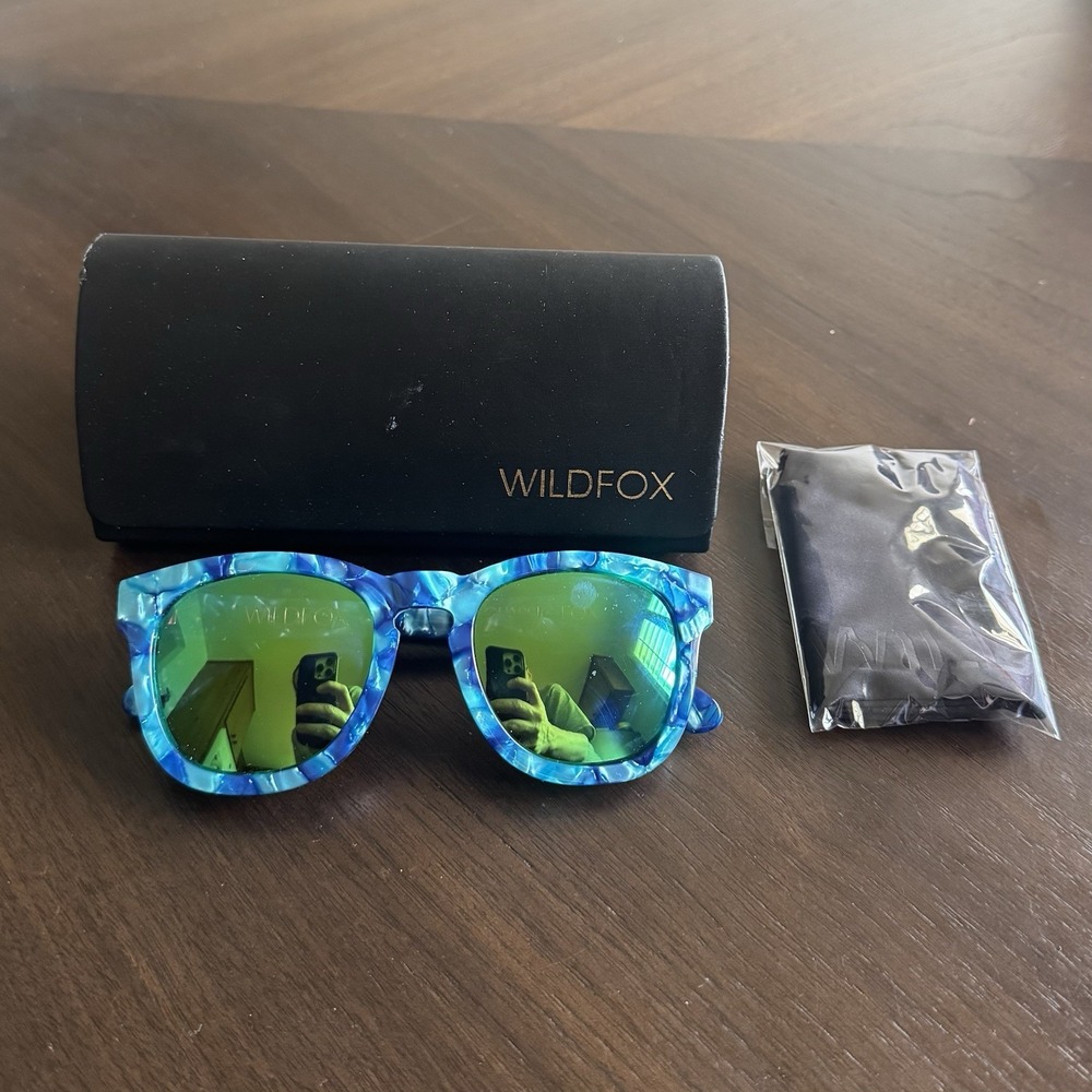 Wildfox Couture Classic Fox Blue Marble Mirrored Sunglasses w/ Case